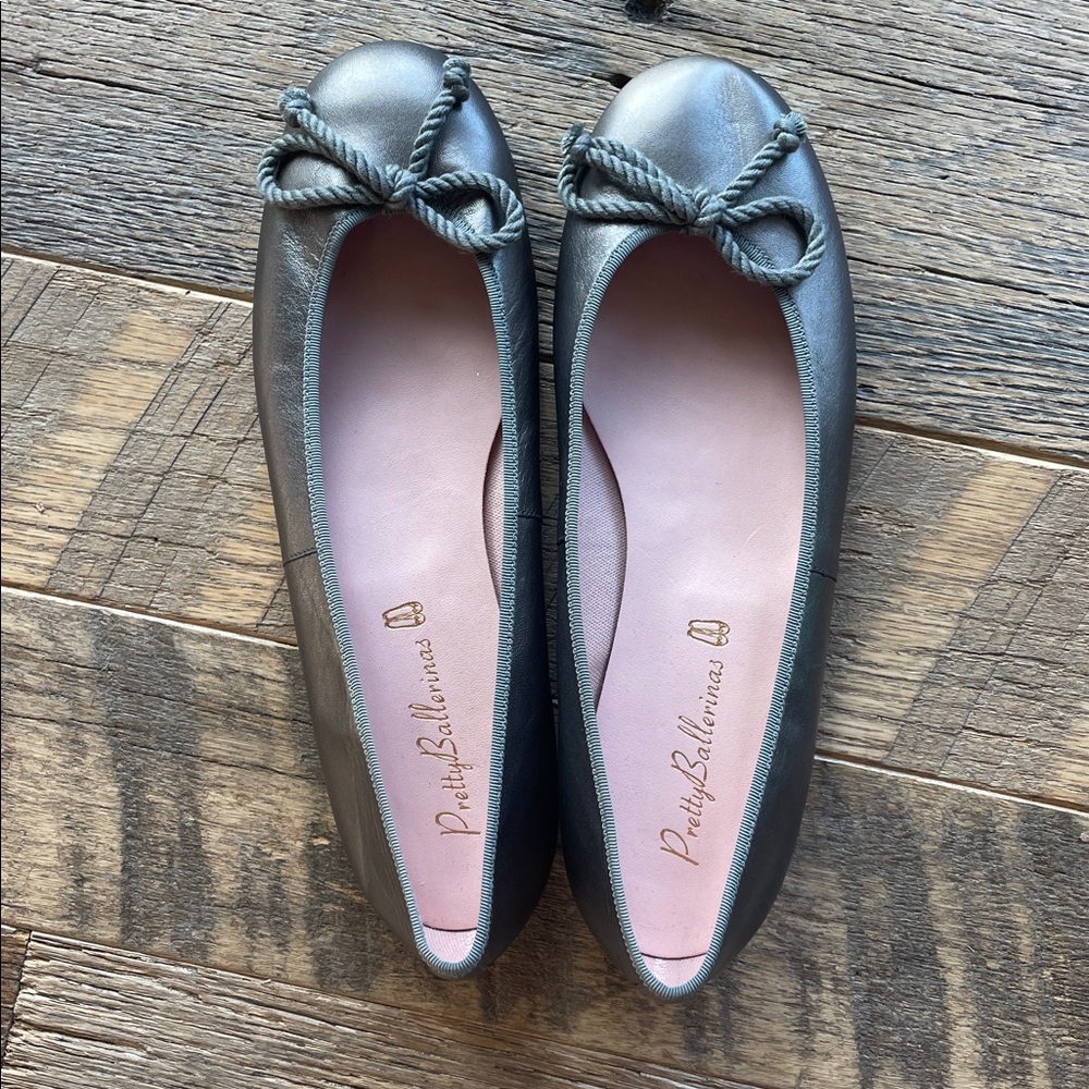 Pretty Ballerinas silver Flats with Bow